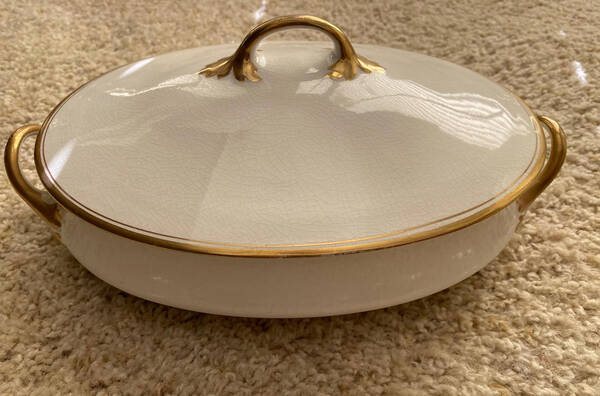 MEK122 Oval Covered Vegetable