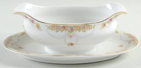 MCO1 Gravy Boat with Attached Underplate