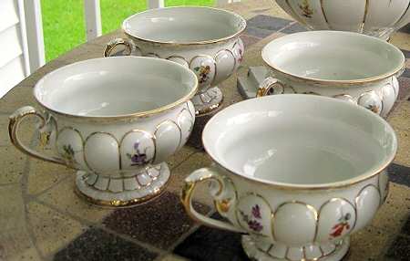 MSS73 Footed Cup