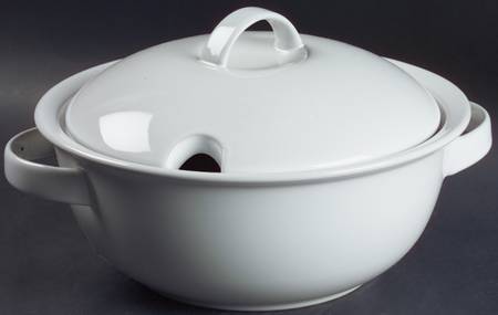 White Cliff 2 Qt Round Covered Casserole
