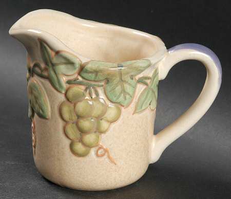 Chablis Sculpted Creamer