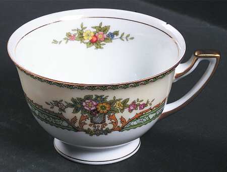 MEI737 Footed Cup