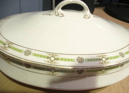 MEK127 Oval Covered Vegetable