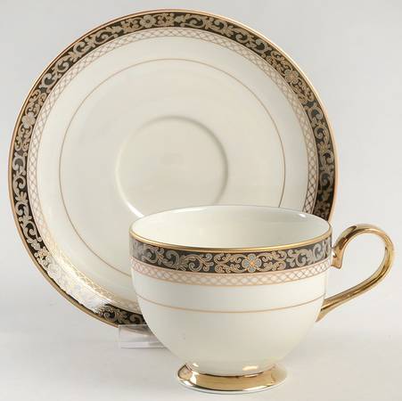 Palatial Suite Footed Cup & Saucer Set