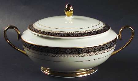 Palatial Suite 2 Qt Round Covered Casserole