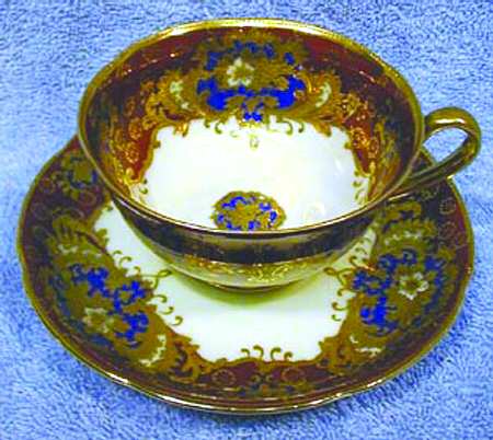 MEI745 Footed Cup & Saucer Set