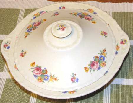 Rose of England Round Covered Vegetable