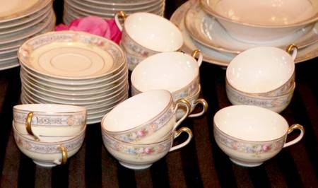 MUE97 Flat Cup & Saucer Set