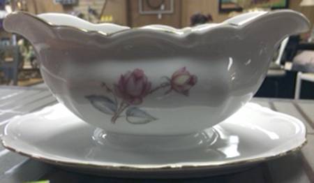 MIT126 Gravy Boat with Attached Underplate