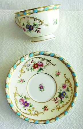 H6051 Footed Cup & Saucer Set