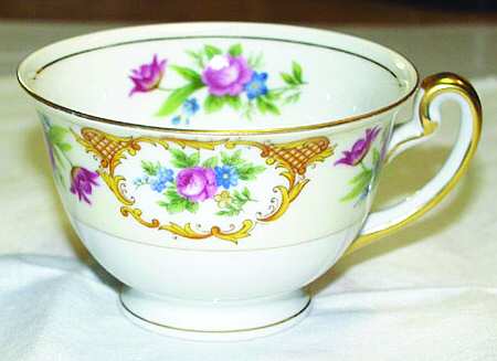 MEI781 Footed Cup