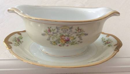 MEI782 Gravy Boat with Attached Underplate