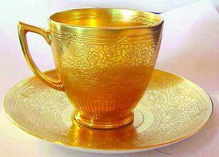 H4983 Footed Cup & Saucer Set
