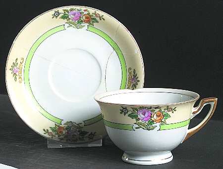 MEI810 Footed Cup & Saucer Set