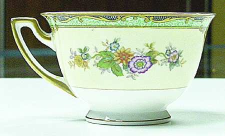 Chanclif Footed Cup
