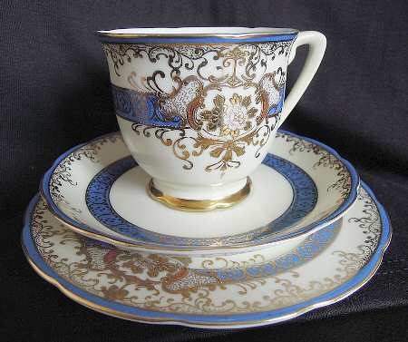 MEI822 Footed Cup & Saucer Set