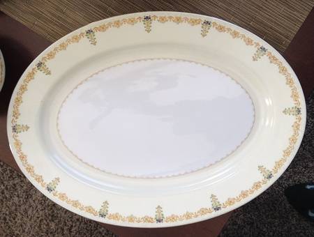 V1915 14" Oval Serving Platter