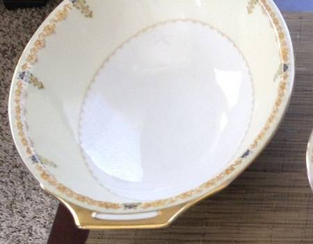 V1915 9" Oval Vegetable Bowl