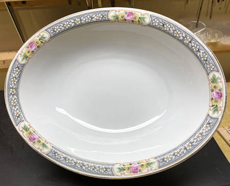 MUE106 9" Oval Vegetable Bowl