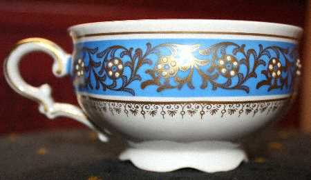 MIT147 Footed Cup
