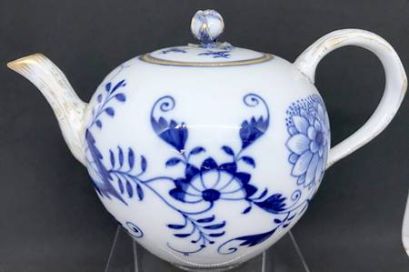 Blue Onion (Gold Trim) Teapot & Lid