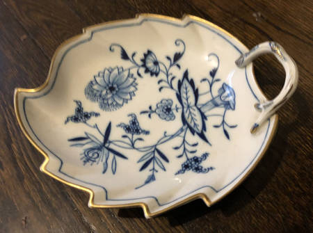 Blue Onion (Gold Trim) 9" Leaf Dish
