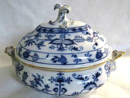 Blue Onion (Gold Trim) Oval Tureen & Lid