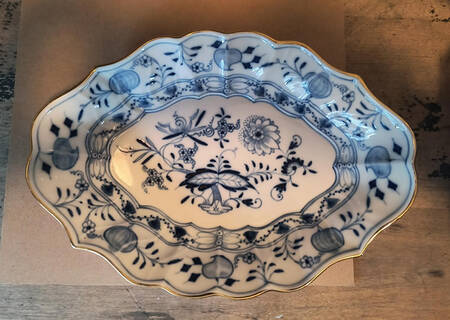 Blue Onion (Gold Trim) 10" Oval Vegetable Bowl