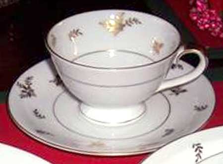 MEI879 Footed Cup & Saucer Set