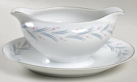 7243 Gravy Boat with Attached Underplate