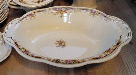 Roseneath 9" Oval Vegetable Bowl