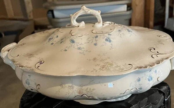 Kendal Oval Covered Vegetable