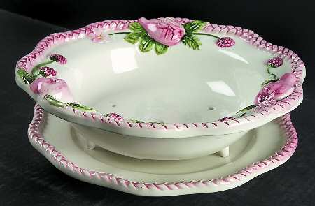 Frutta Fresca Pierced Berry Bowl and Underplate