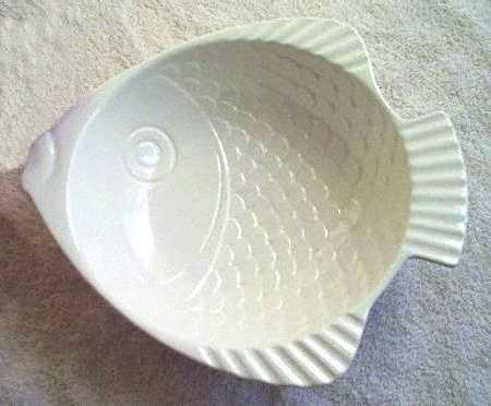 Fish Casserolettes White by Metlox - Poppytrail - Vernon