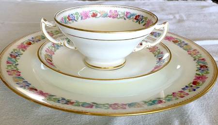 H2499 Footed Cream Soup Bowl & Saucer Set