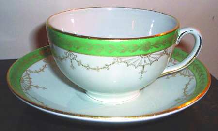 M135 Footed Cup & Saucer Set