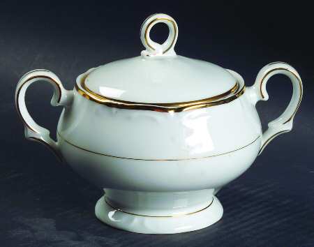 Golden Wedding Day (Scalloped) by Modern China &amp; Table Institute