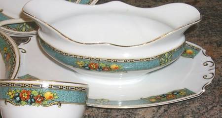 MPC27 (No Lustre) Gravy Boat with Attached Underplate