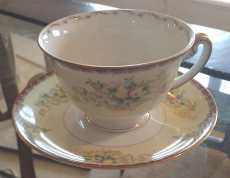 MEI937 Footed Cup & Saucer Set