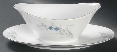 Wynne Gravy Boat with Attached Underplate
