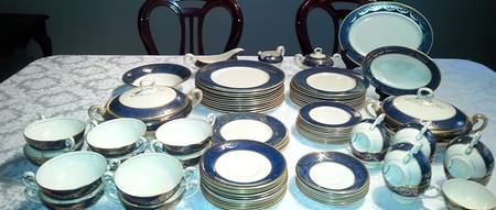 1136PU Oval Covered Vegetable