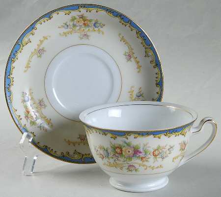 MOY5 Footed Cup & Saucer Set