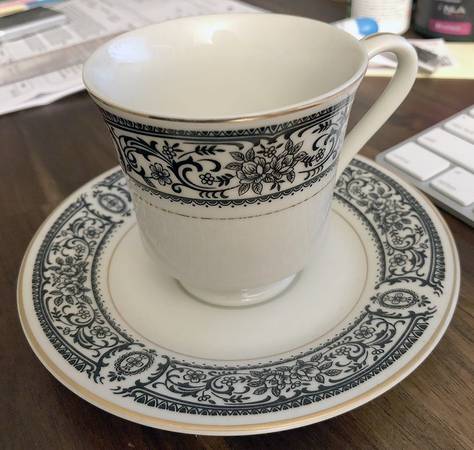 MOM12 Footed Cup & Saucer Set