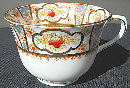 MEL18 Footed Cup