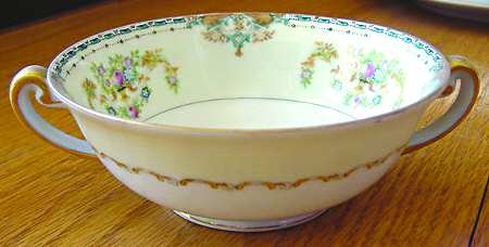 MEI953 Footed Cream Soup Bowl