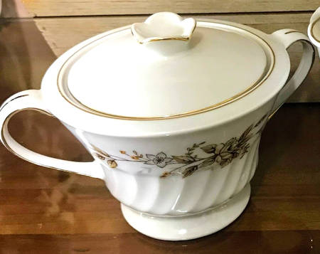 LUCINDA Sugar Bowl & Lid