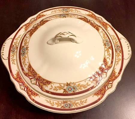 King's Ransom Round Covered Vegetable