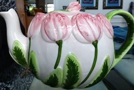Tulip Time Teapot & Lid