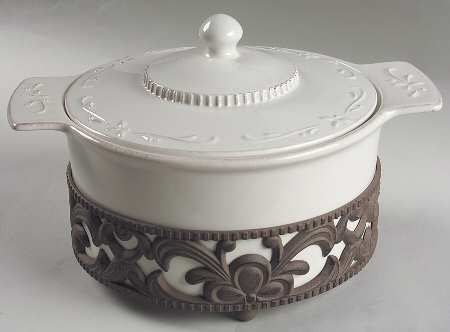 Countryside Harvest 2 Qt Covered Casserole & Metal Stand