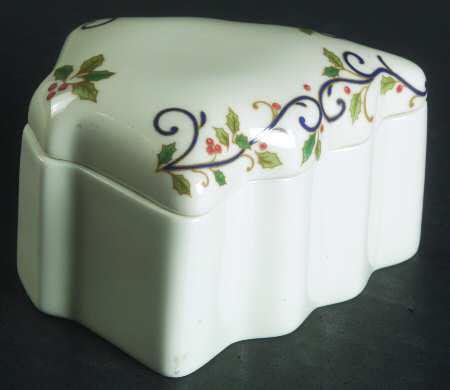 Holiday Bloom Tree Shaped Small Candy Box
